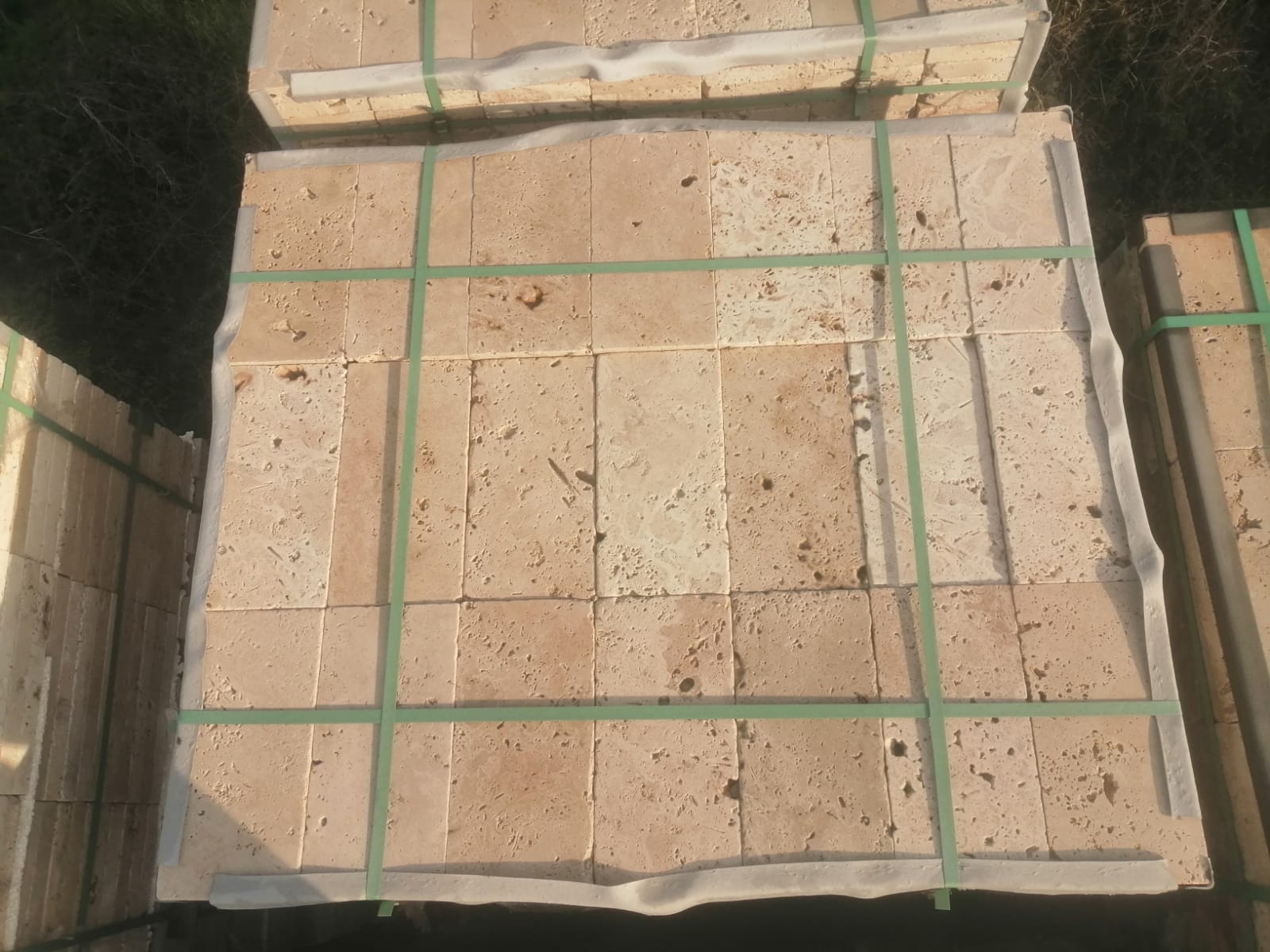 10.40 USD / m2 15.2 x 30.5 x 3 cm Classic Travertine Pavers